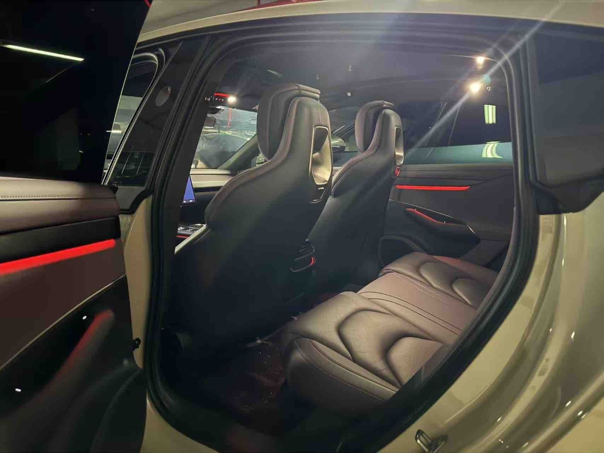 MI SU7 2025 car image #3
