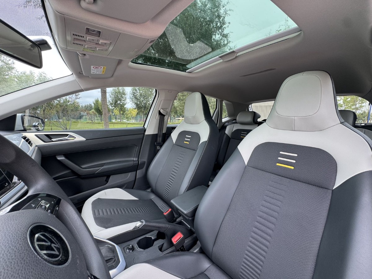 Volkswagen Polo 2023 car image #9