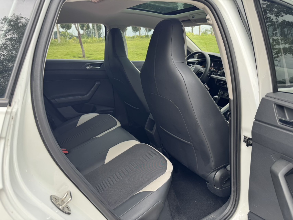 Volkswagen Polo 2023 car image #13