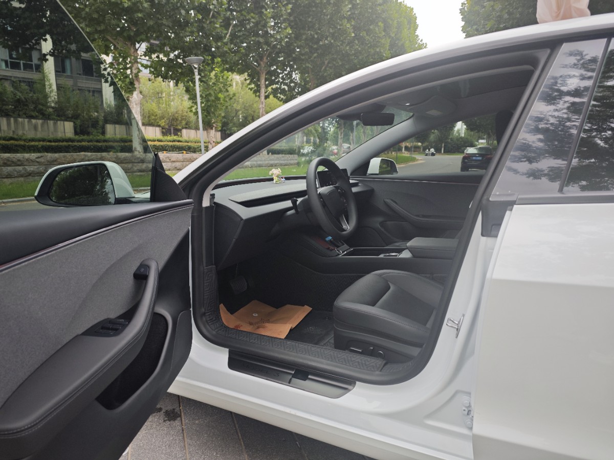 Tesla Model 3 2025 car image #5