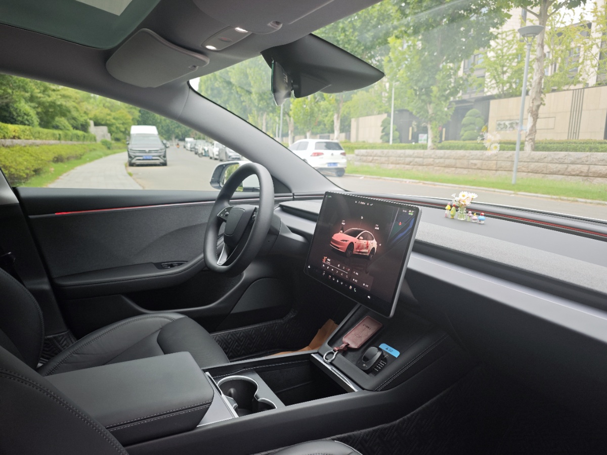 Tesla Model 3 2025 car image #8