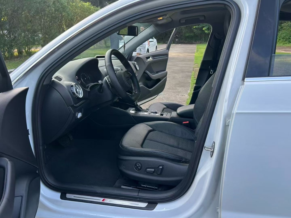 Audi A3 2018 car image #4