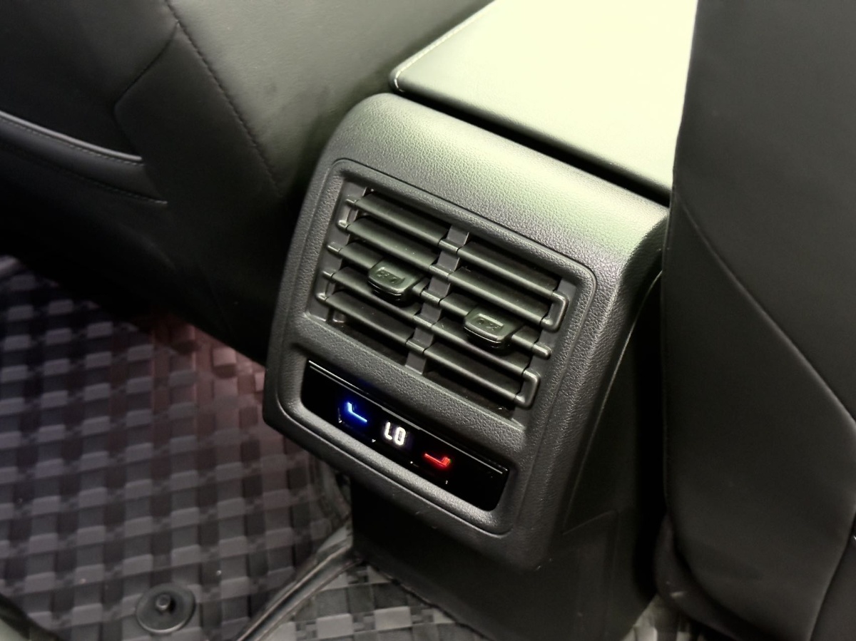 Volkswagen Golf 2023 #15 Volkswagen Golf 2023 car image #15