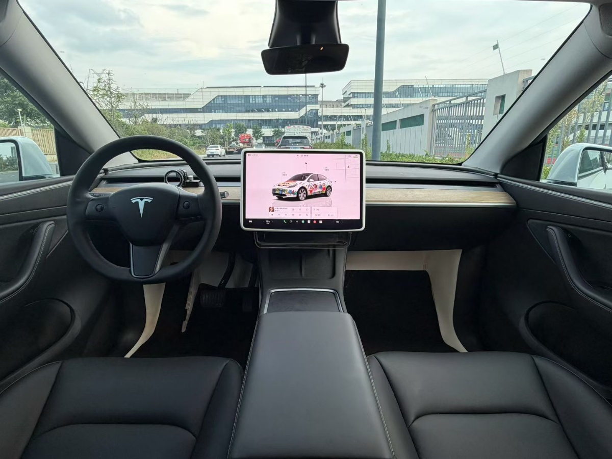 Tesla Model Y 2023 #5 Tesla Model Y 2023 car image #5