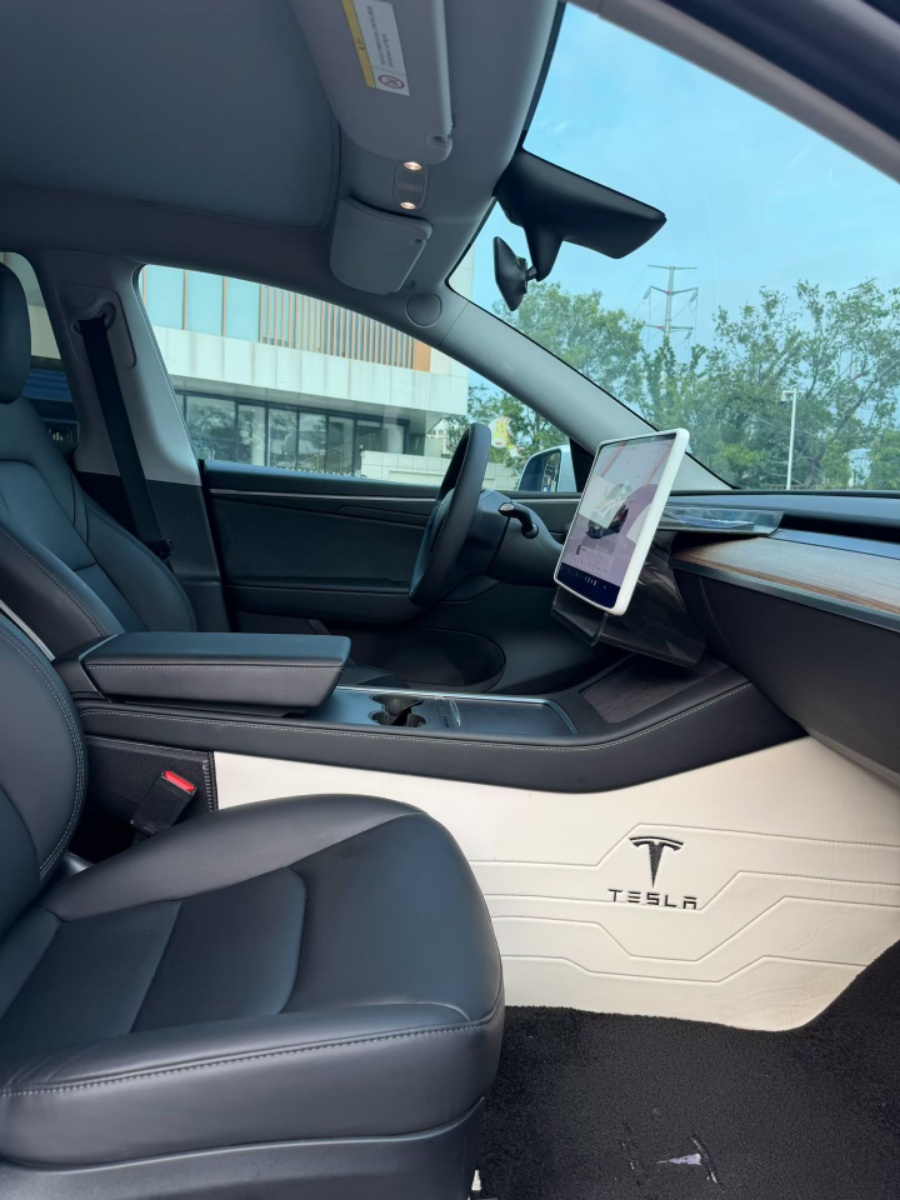 Tesla Model Y 2023 #4 Tesla Model Y 2023 car image #4
