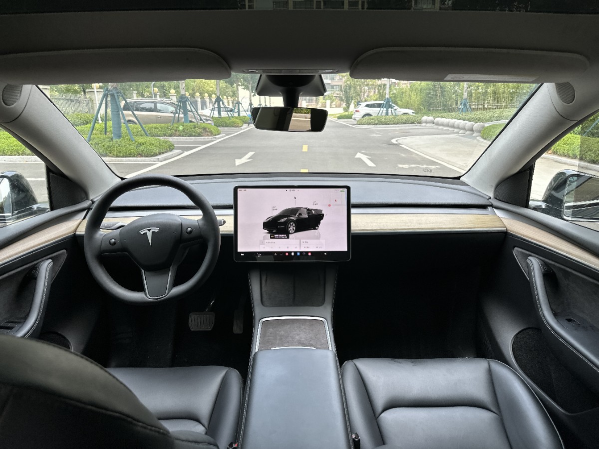 Tesla Model Y 2023 car image #8