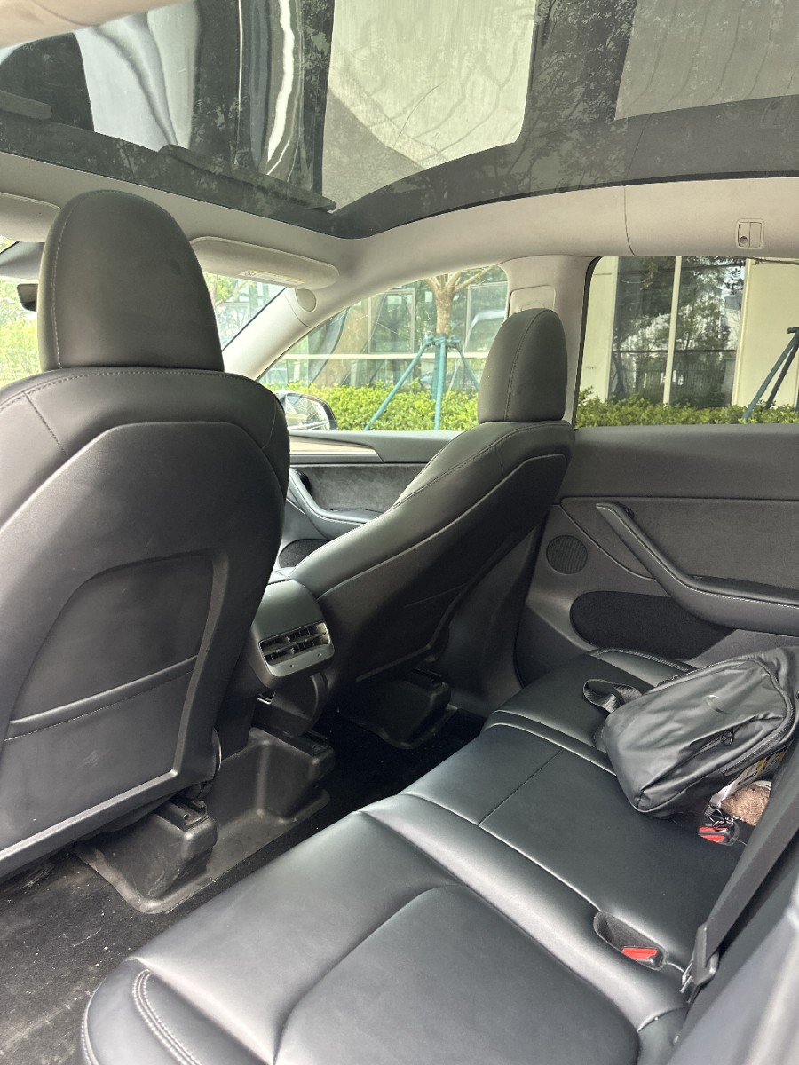 Tesla Model Y 2023 car image #9