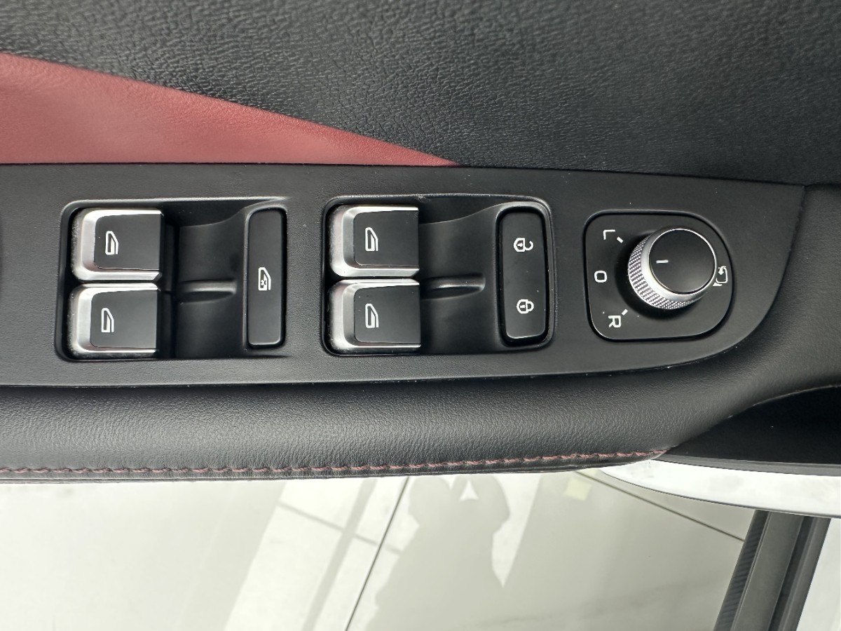 GEELY Coolray 2022 car image #12