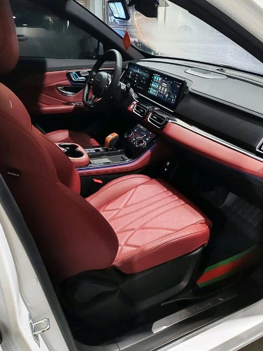Jetour X70 PLUS 2025 #3 Jetour X70 PLUS 2025 car image #3