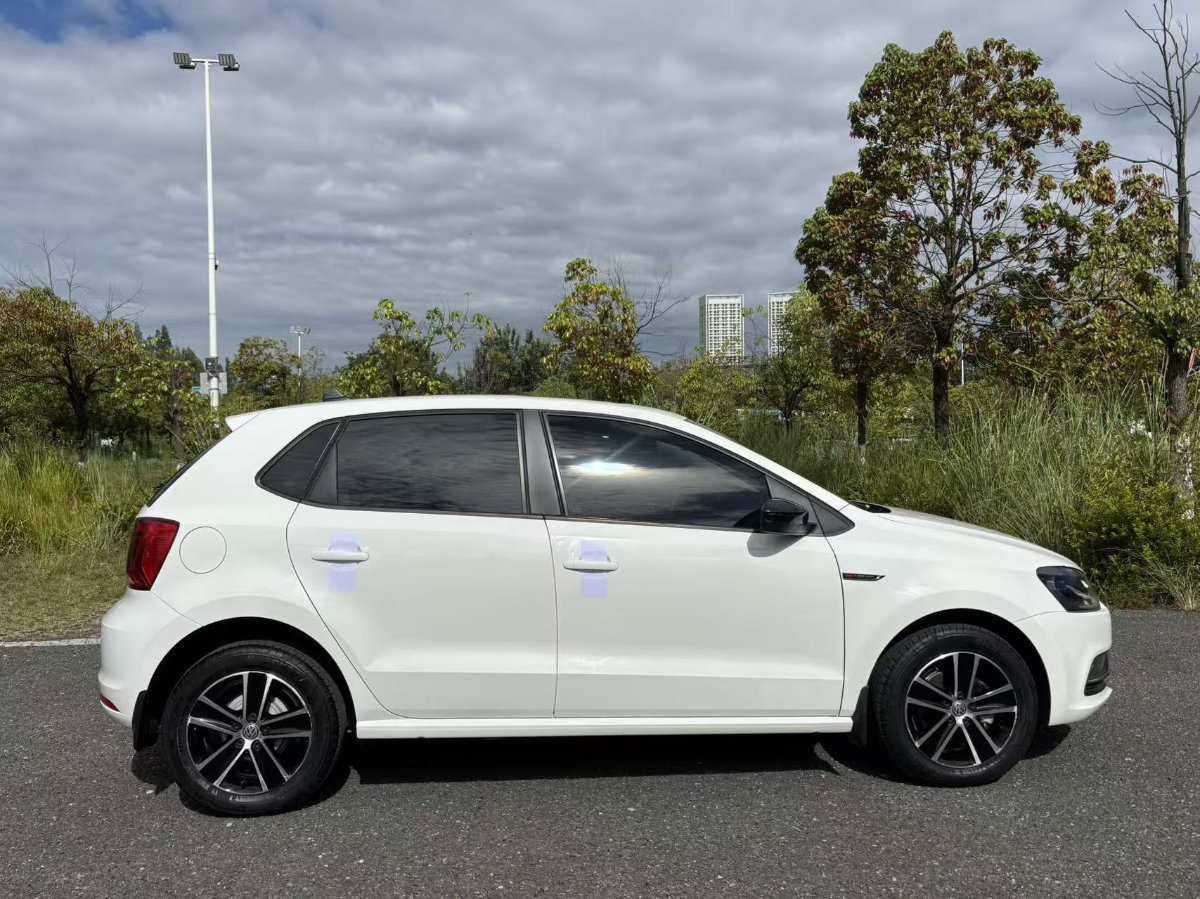 Volkswagen Polo 2015 #10 Volkswagen Polo 2015 car image #10