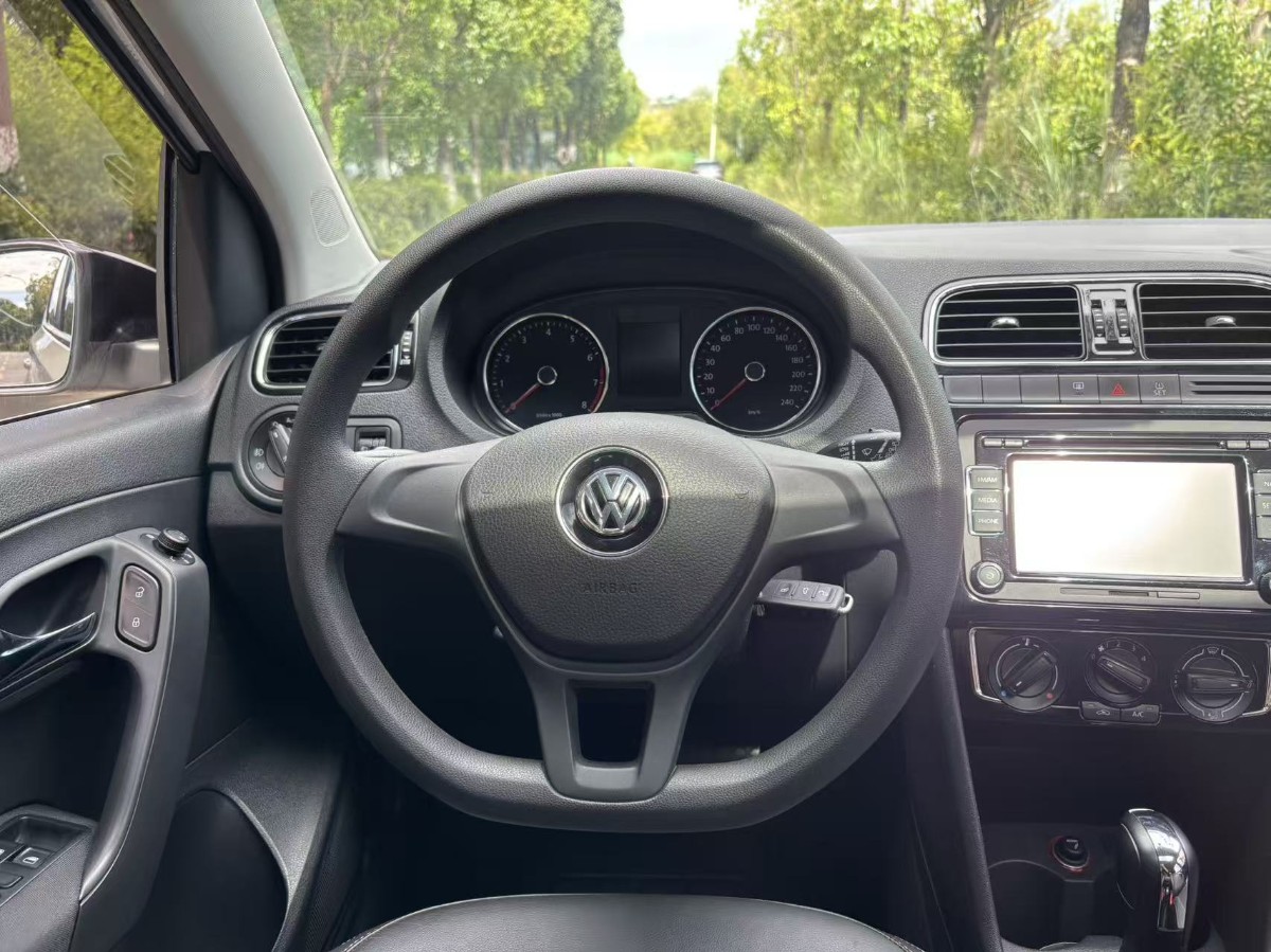 Volkswagen Polo 2015 #11 Volkswagen Polo 2015 car image #11