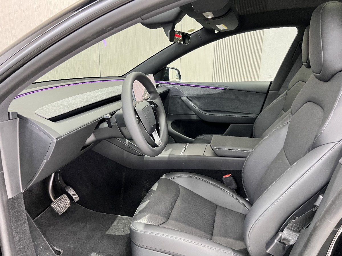 Tesla Model Y 2026 #4 Tesla Model Y 2026 car image #4