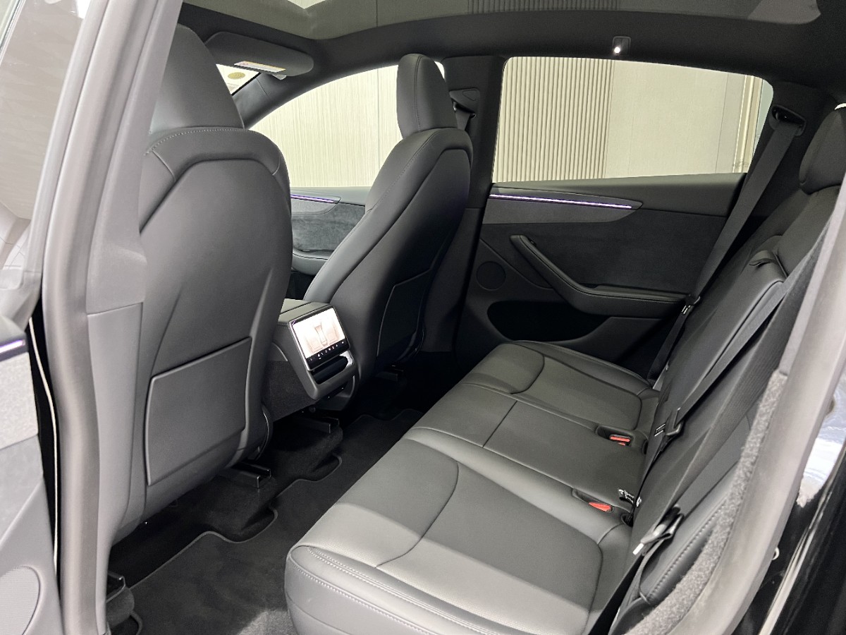 Tesla Model Y 2026 #5 Tesla Model Y 2026 car image #5