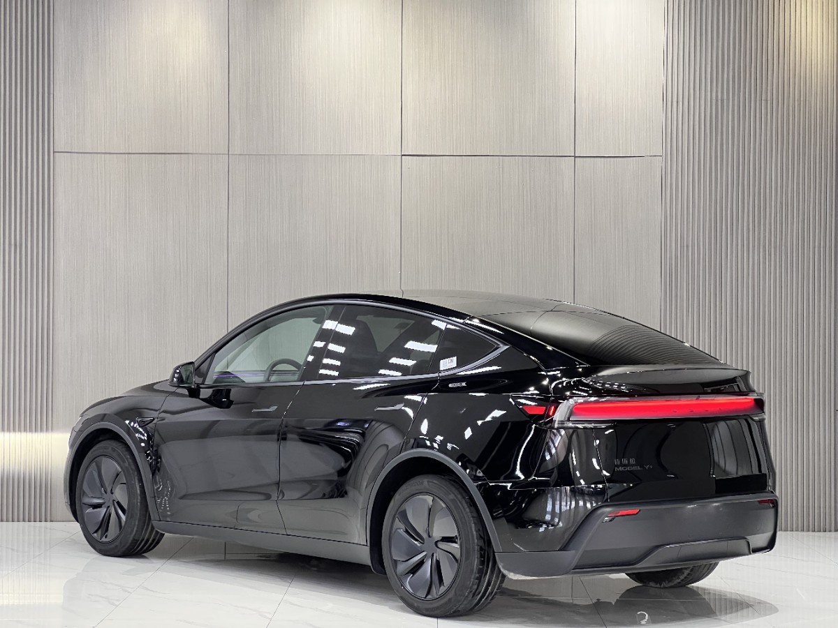 Tesla Model Y 2026 #9 Tesla Model Y 2026 car image #9
