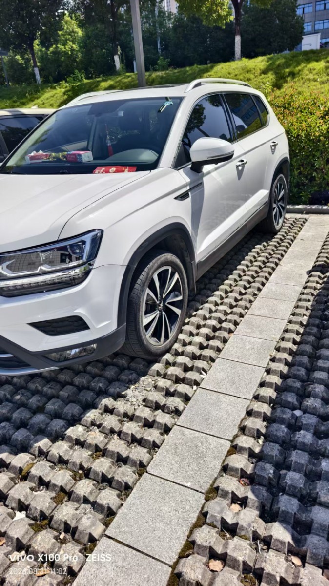 Volkswagen Tharu 2023 car image #2