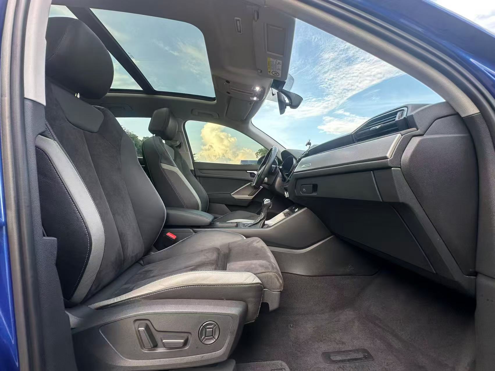 Audi Q3 2020 car image #3