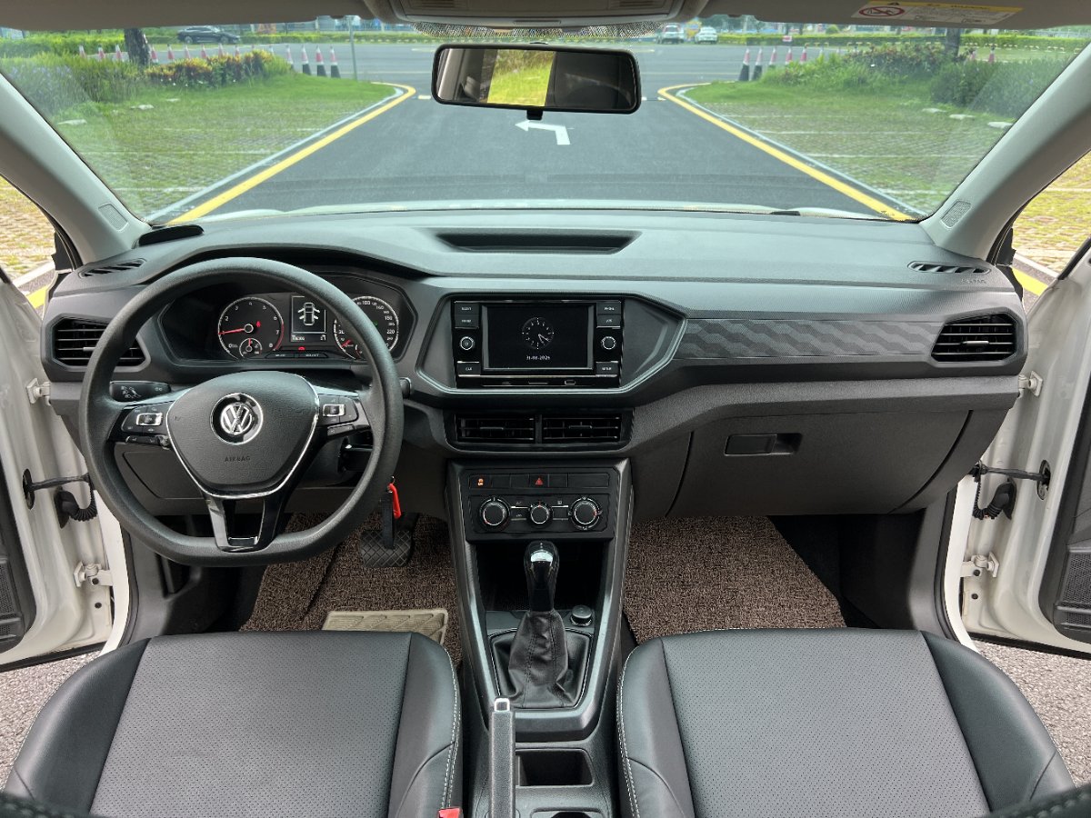 Volkswagen T-Cross 2019 #9 Volkswagen T-Cross 2019 car image #9