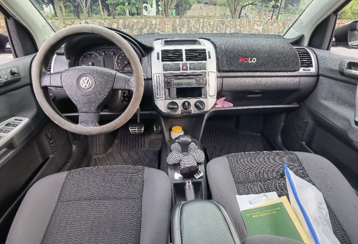 Volkswagen Polo 2010 car image #7