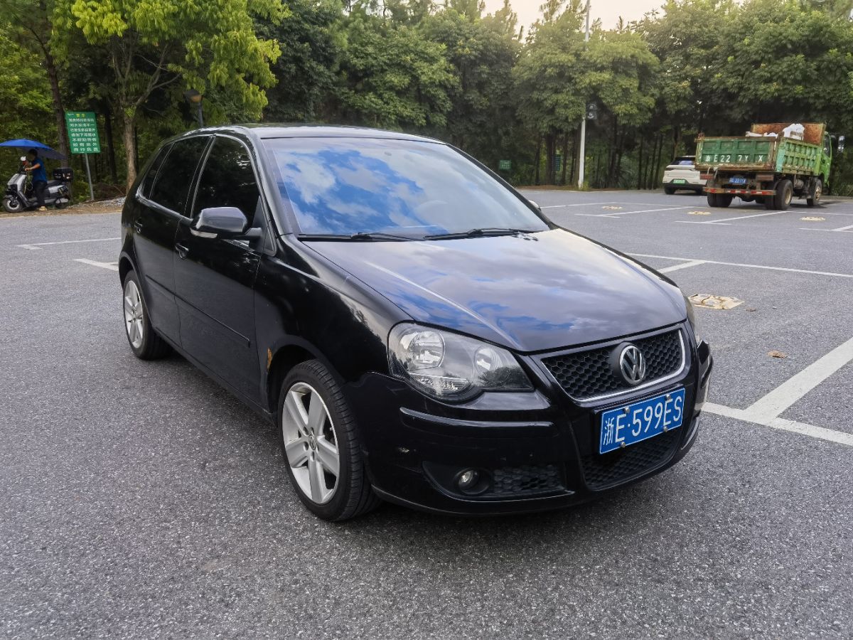Volkswagen Polo 2010 car image #2