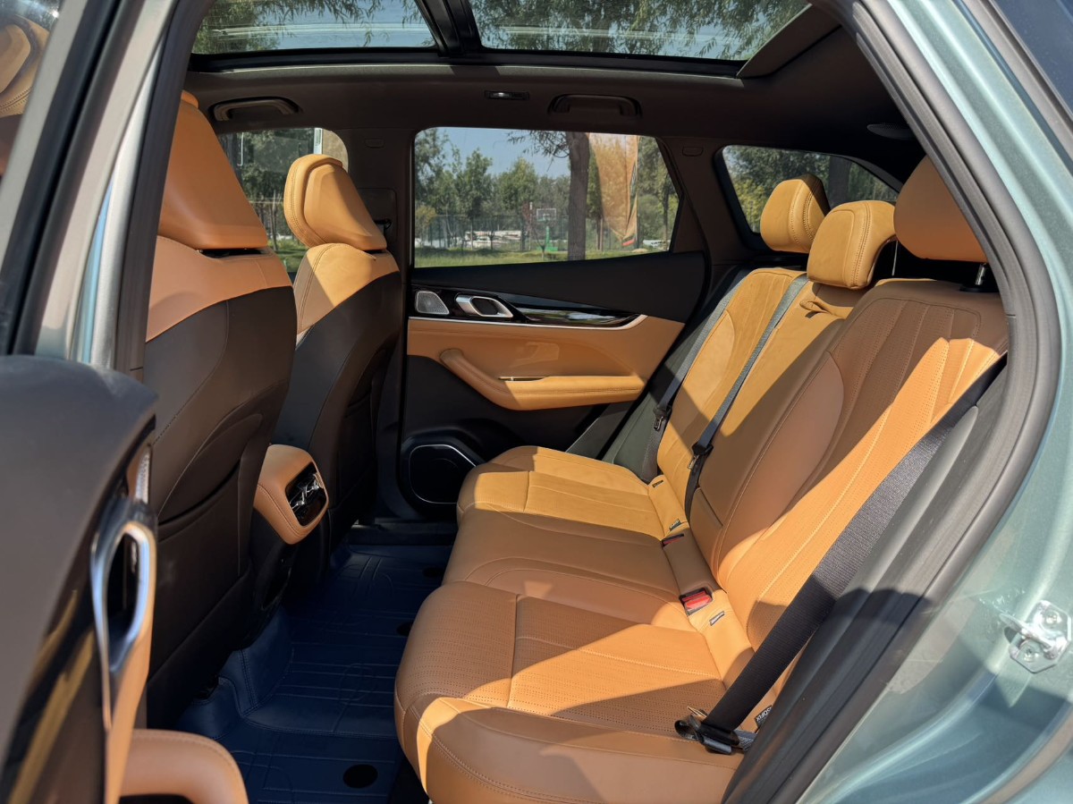 GEELY Boyue L 2025 car image #10