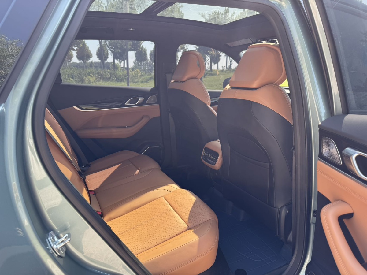 GEELY Boyue L 2025 car image #13