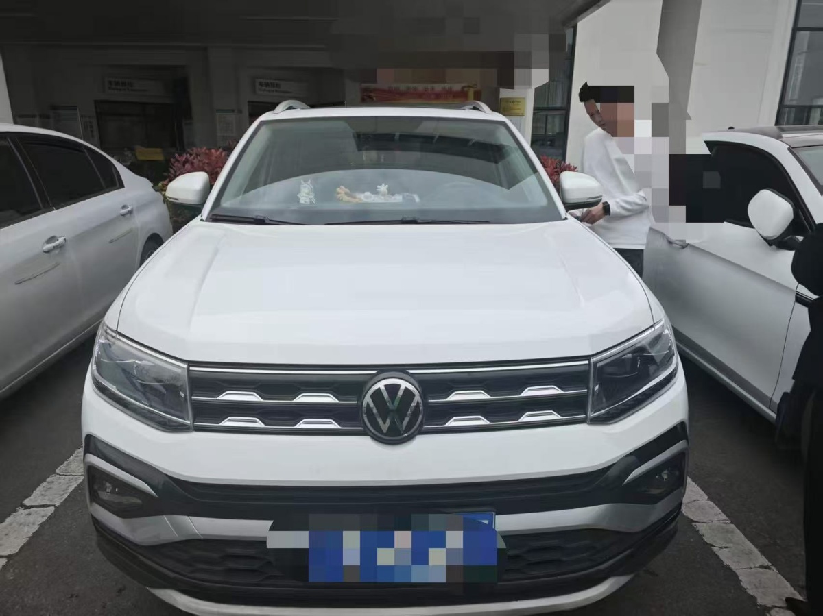 Volkswagen T-Cross 2023 car image #3
