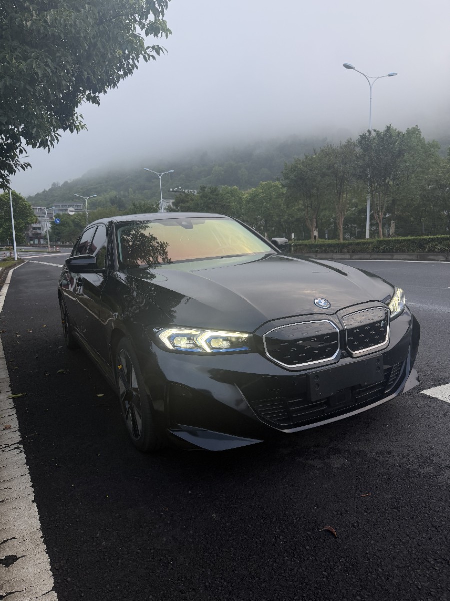 BMW i3 2023 car image #3