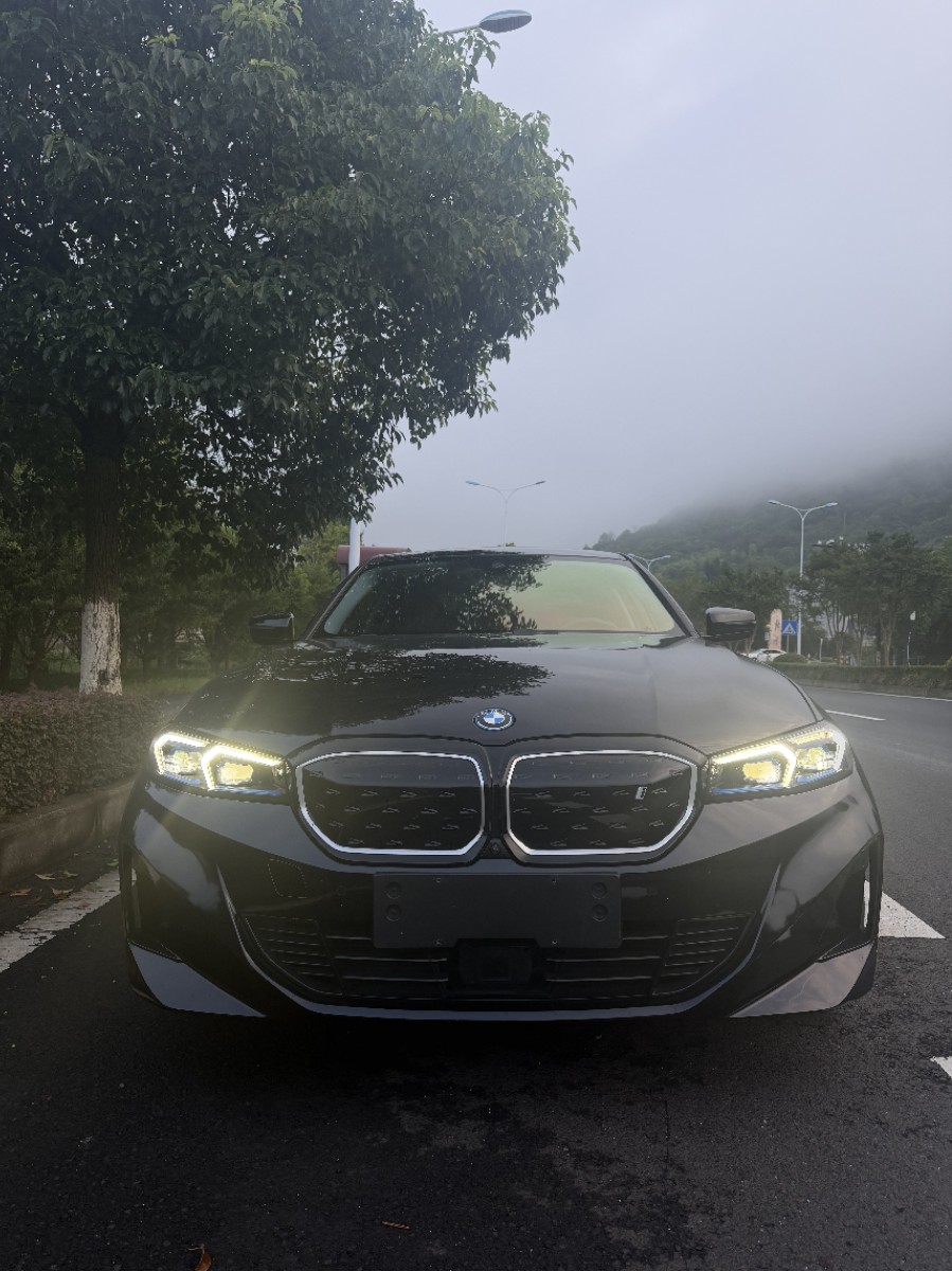 BMW i3 2023 car image #2