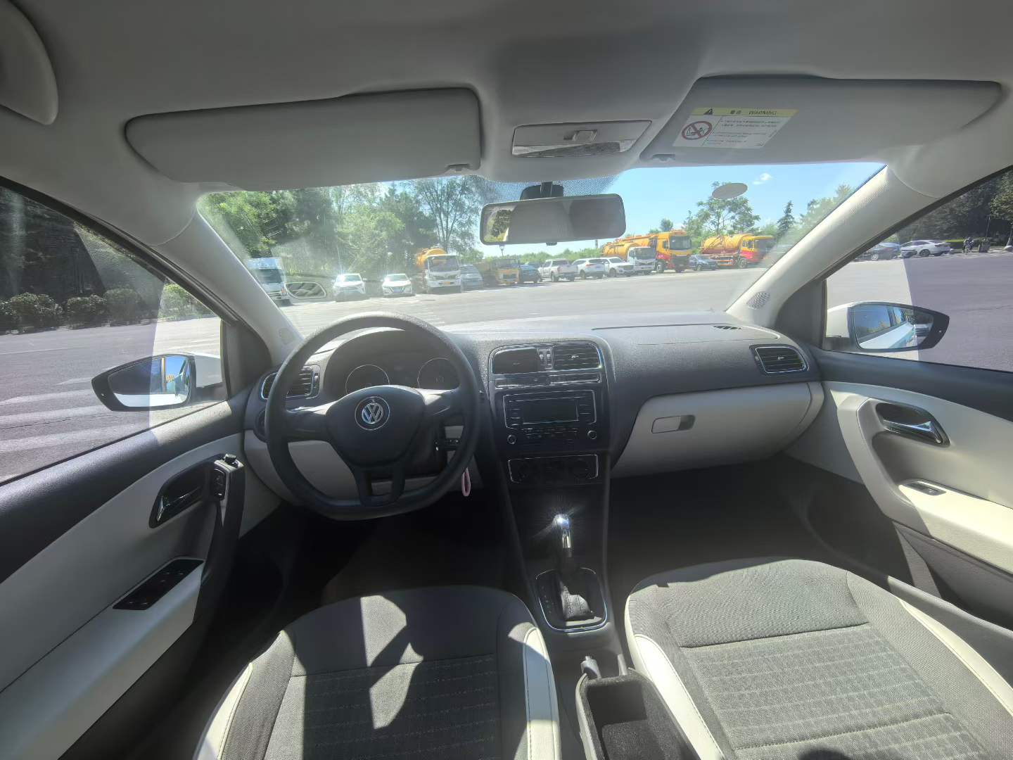 Volkswagen Polo 2014 car image #2