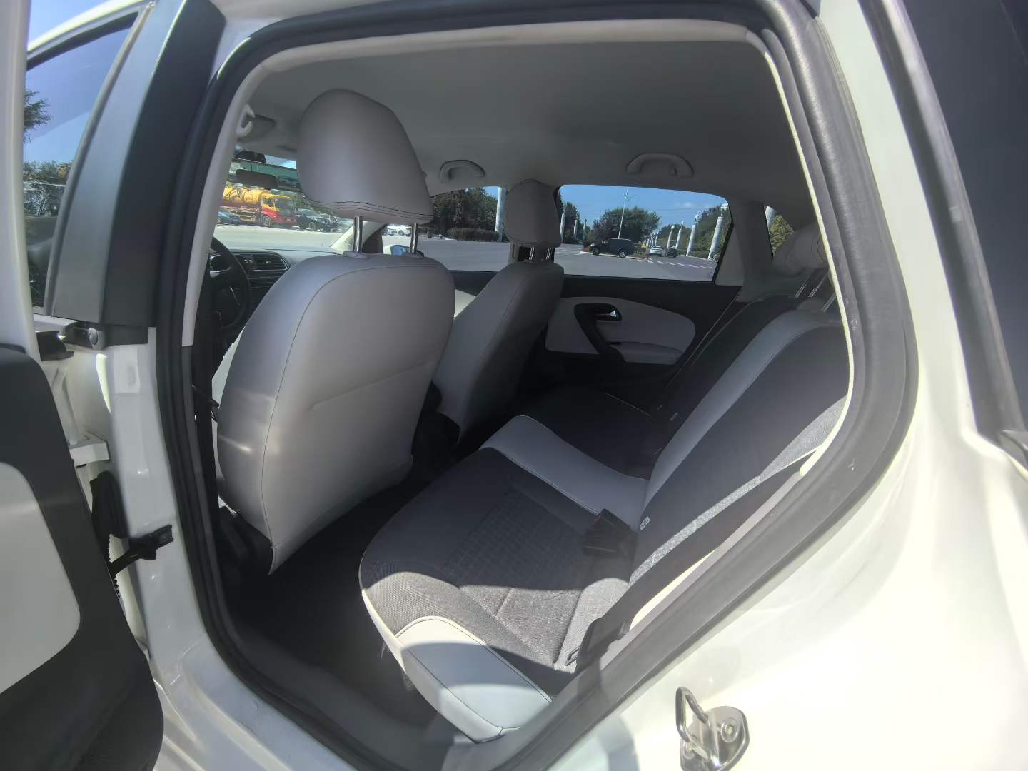 Volkswagen Polo 2014 car image #3