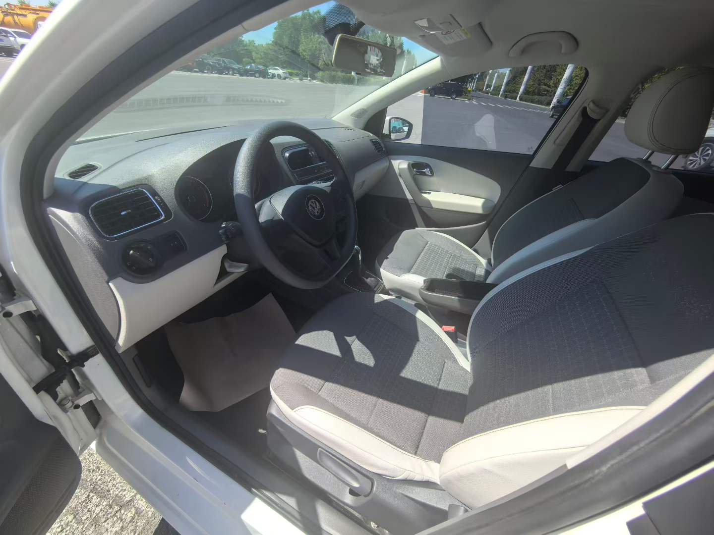 Volkswagen Polo 2014 car image #7
