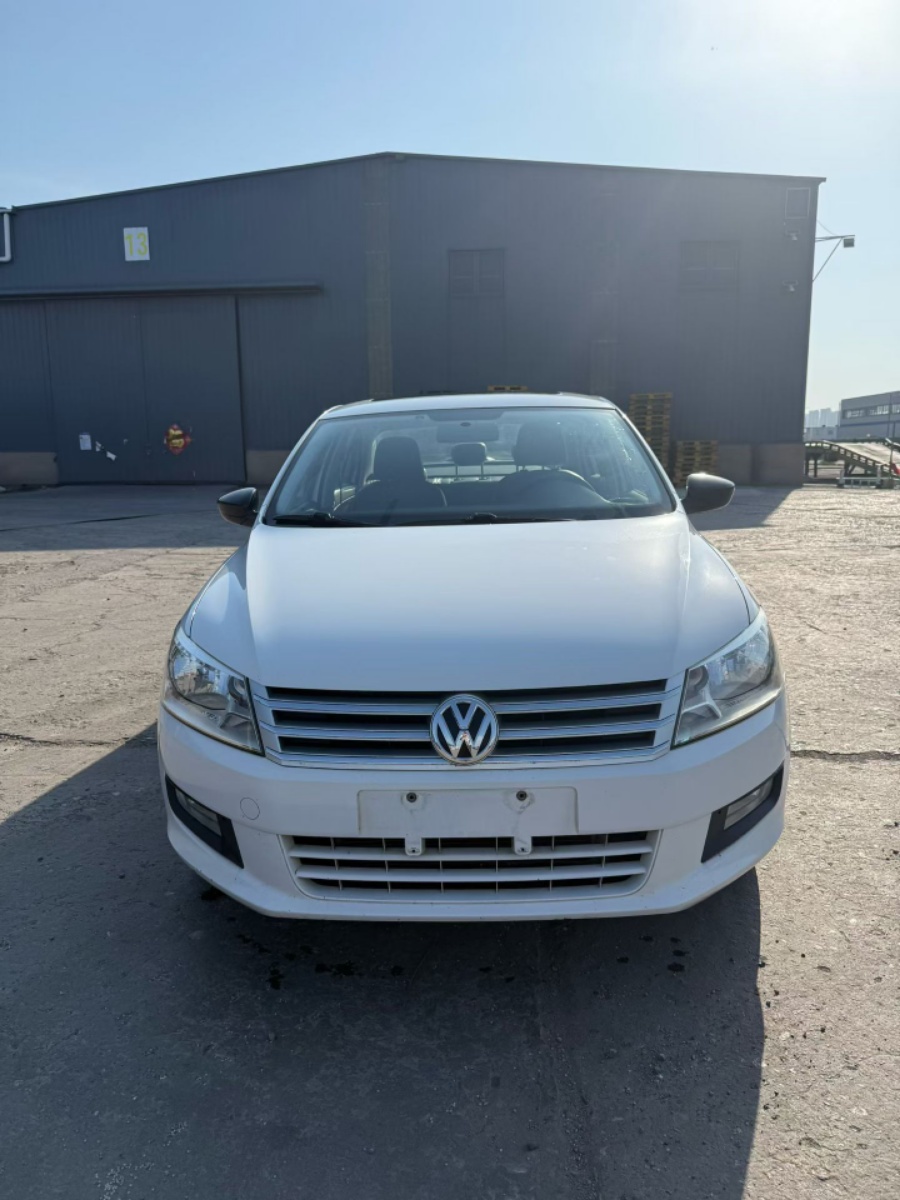 Volkswagen Santana 2014 car image #2