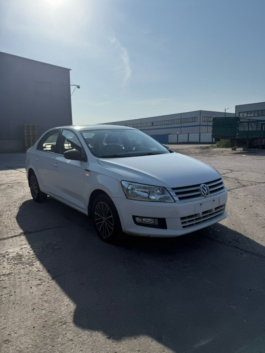 Volkswagen Santana 2014 car image #3