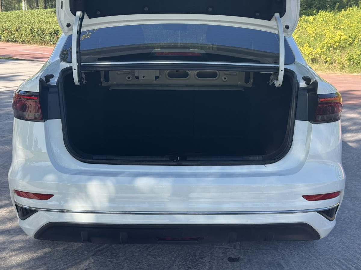 GEELY Emgrand 2024 car image #11
