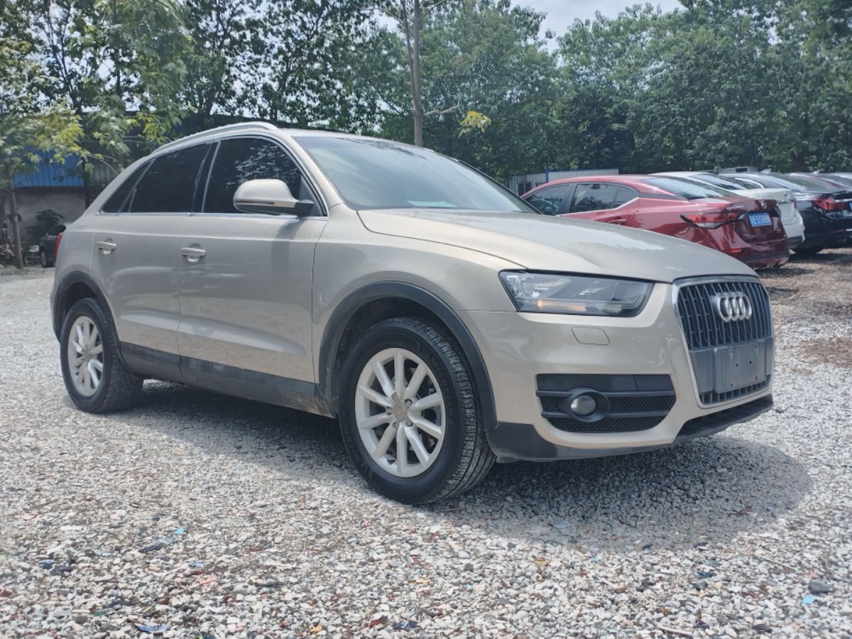 Audi Q3 2014 car image #2