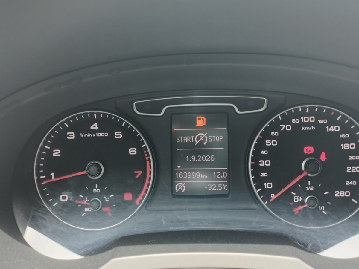 Audi Q3 2014 car image #9