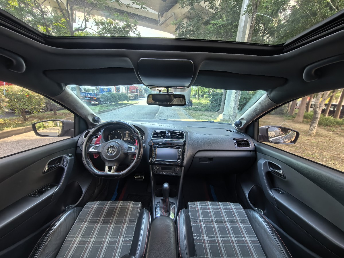Volkswagen Polo 2014 car image #4