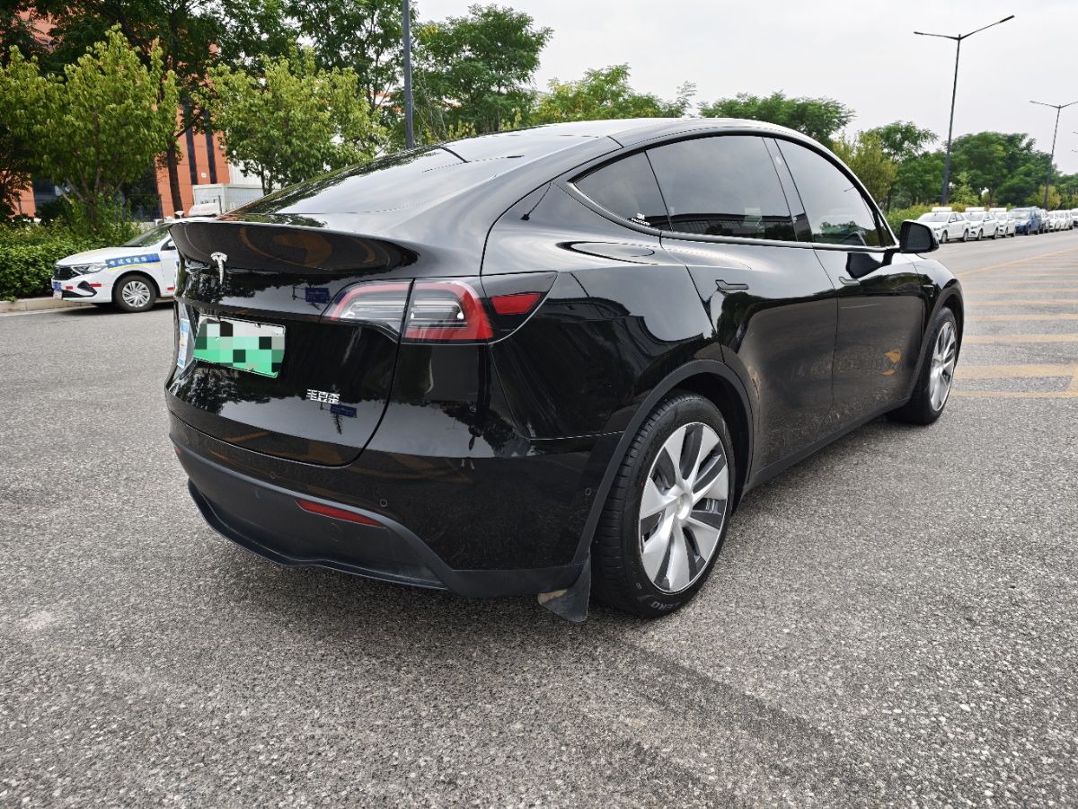 Tesla Model Y 2023 car image #5