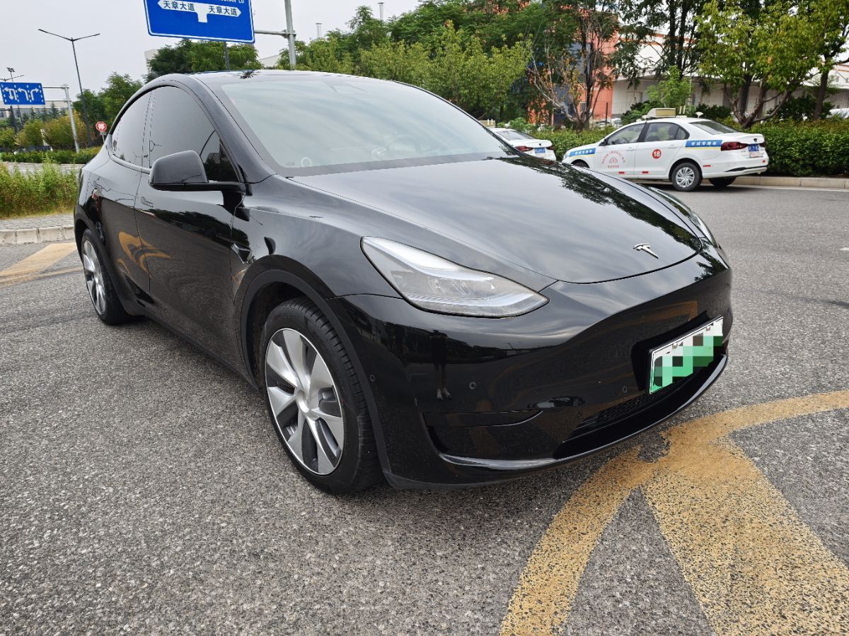 Tesla Model Y 2023 car image #3