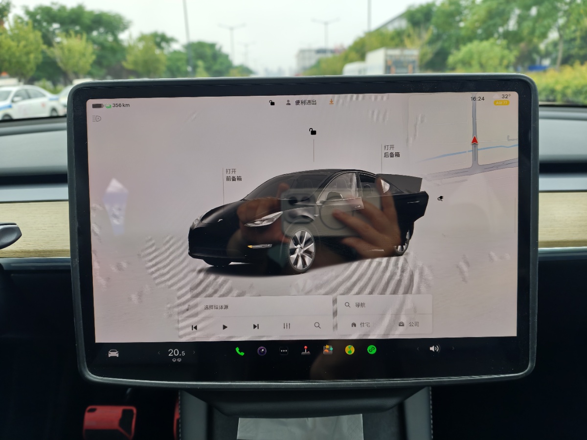 Tesla Model Y 2023 car image #15