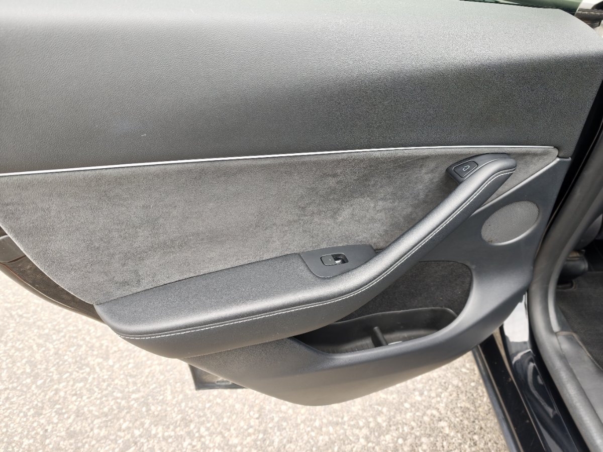 Tesla Model Y 2023 car image #10