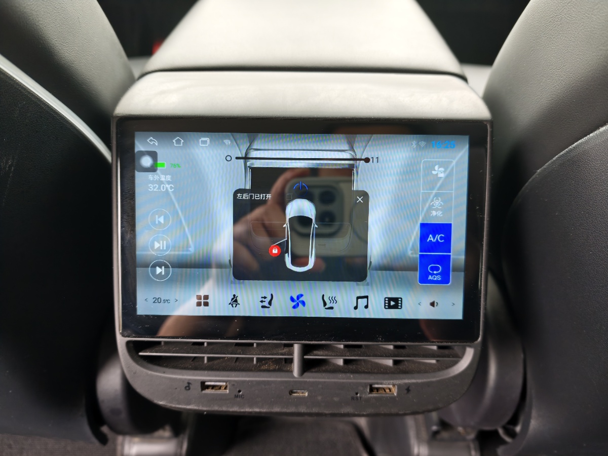 Tesla Model Y 2023 car image #17