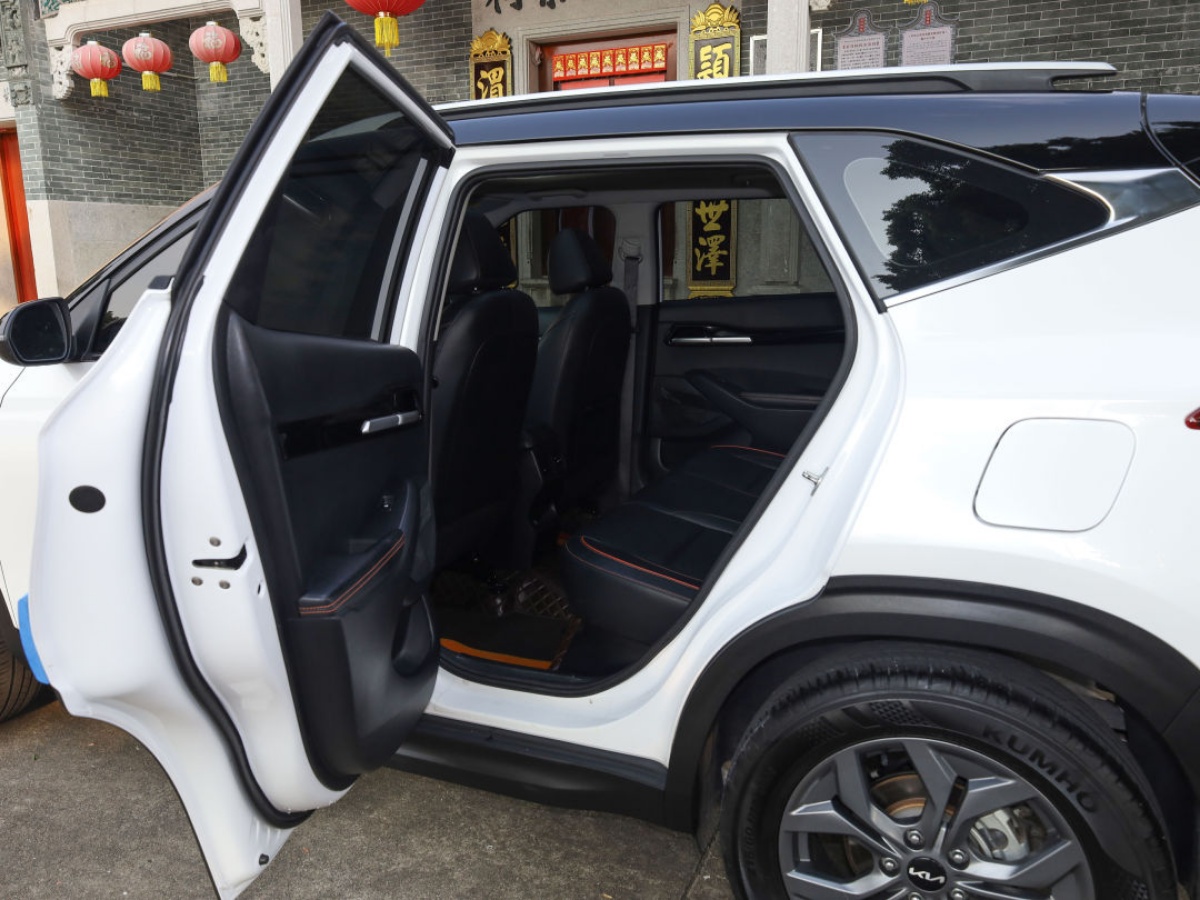 Kia Seltos 2023 car image #4