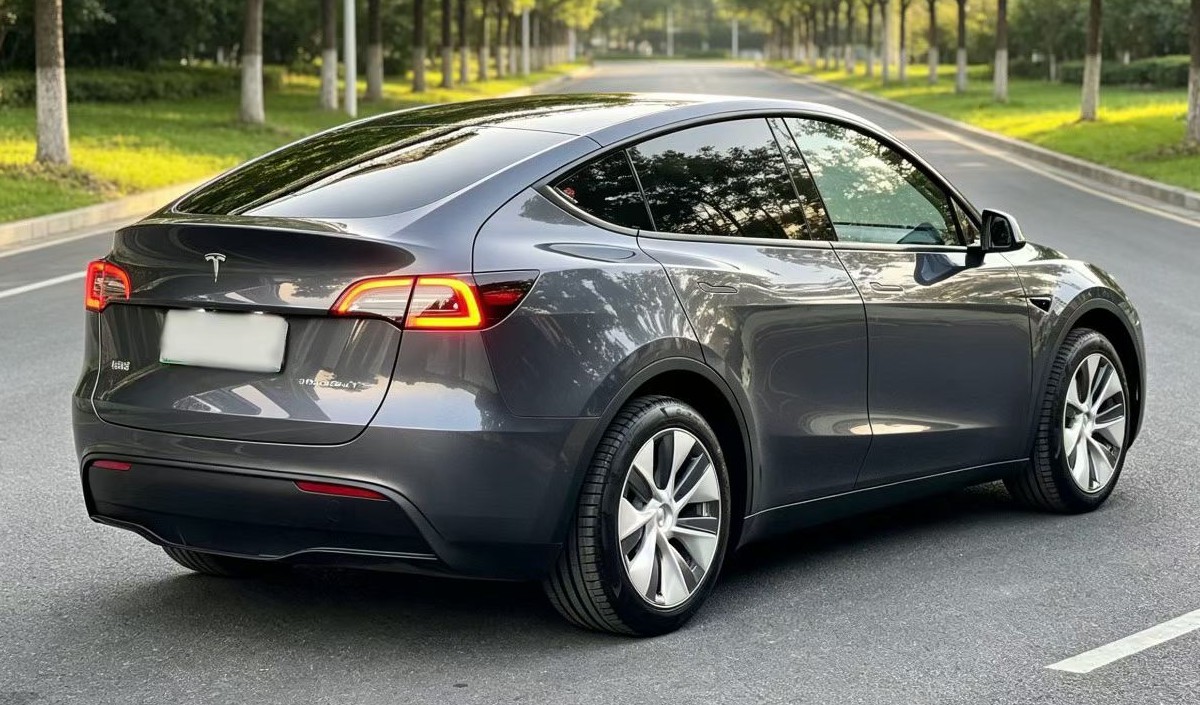 Tesla Model Y 2023 #3 Tesla Model Y 2023 car image #3