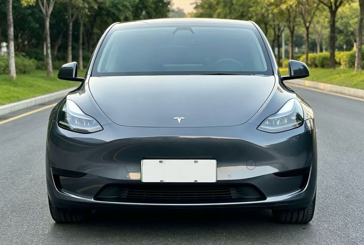 Tesla Model Y 2023 #2 Tesla Model Y 2023 car image #2