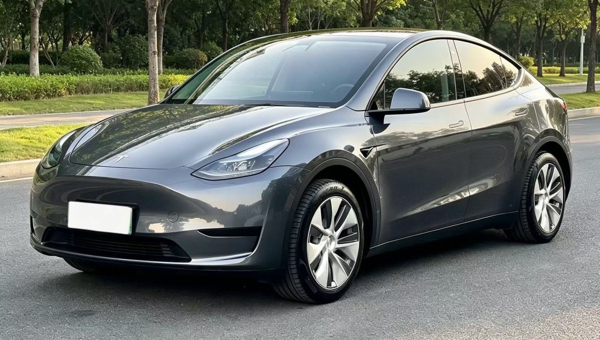 Tesla Model Y 2023 Tesla Model Y 2023 car image