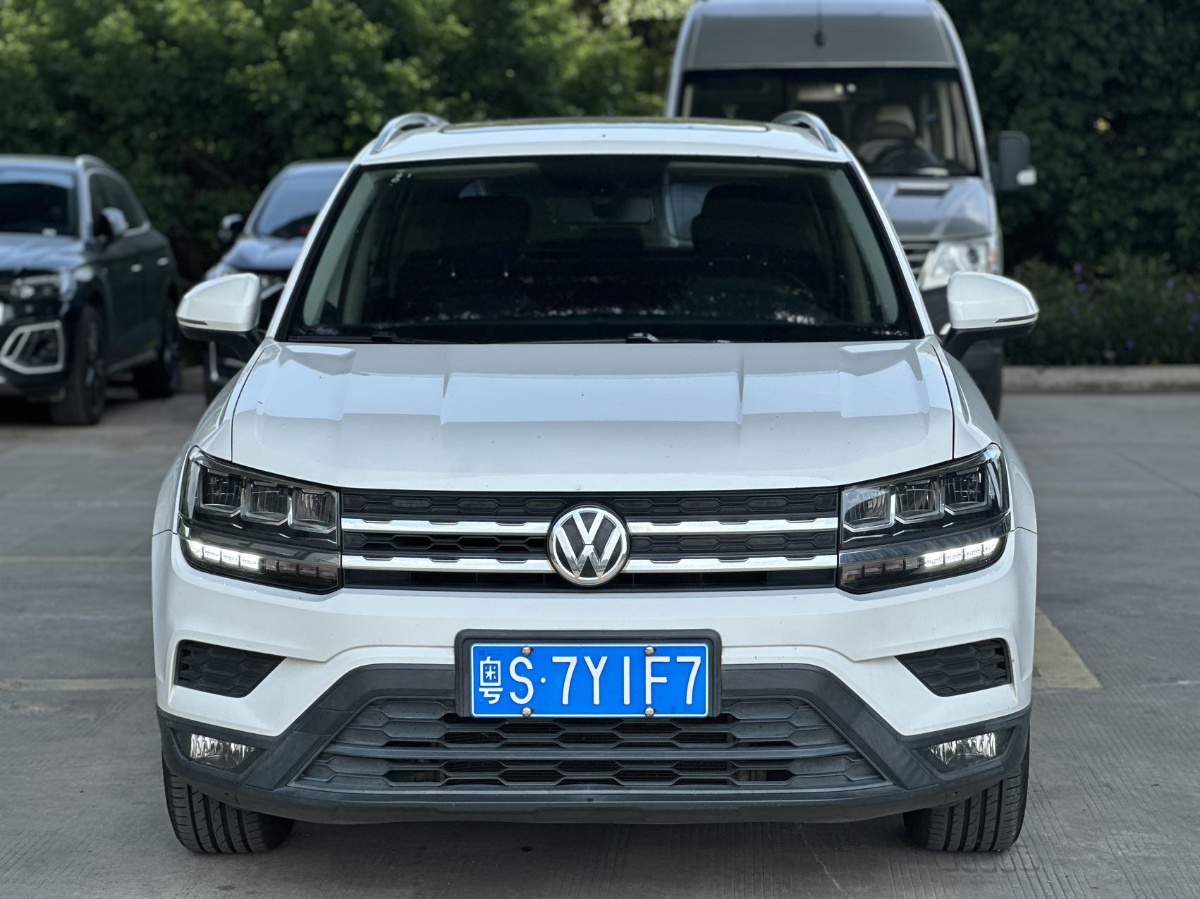 Volkswagen Tharu 2018 car image #2