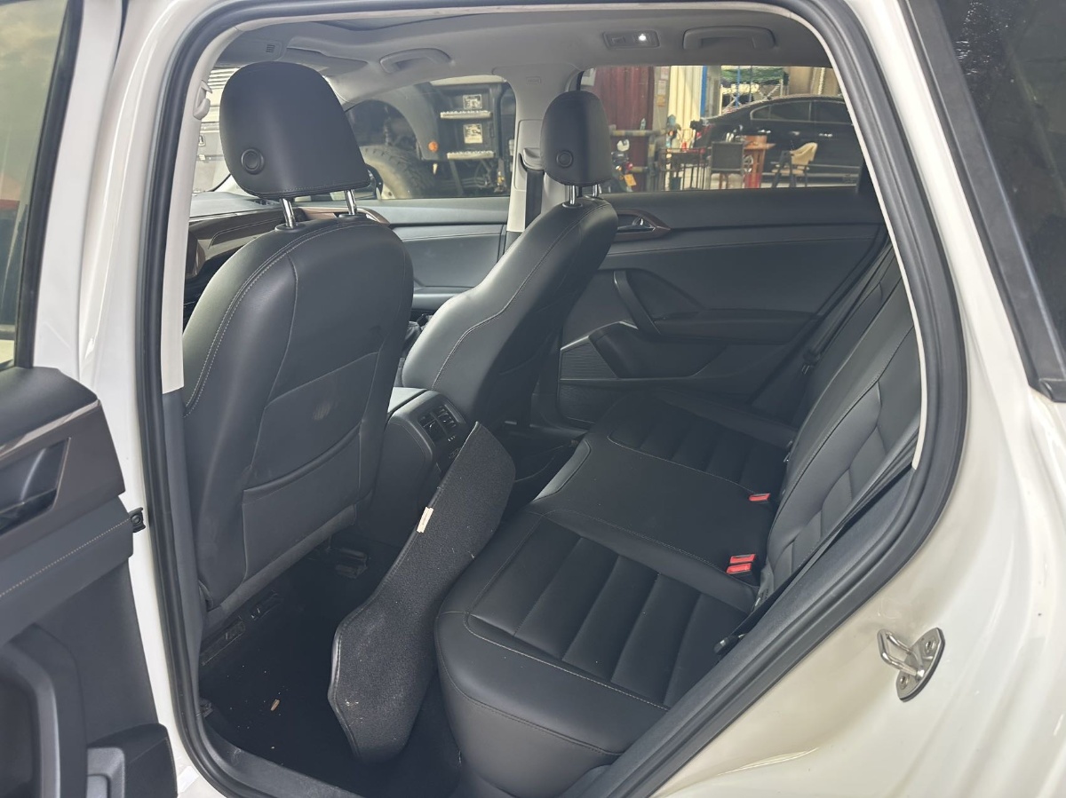 Volkswagen Tharu 2018 car image #8