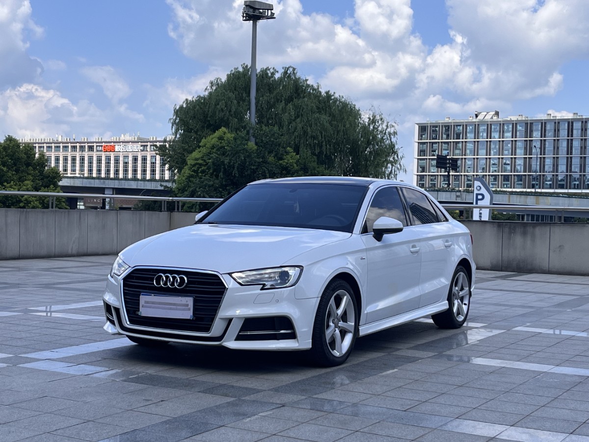 Audi A3 2018 car image 