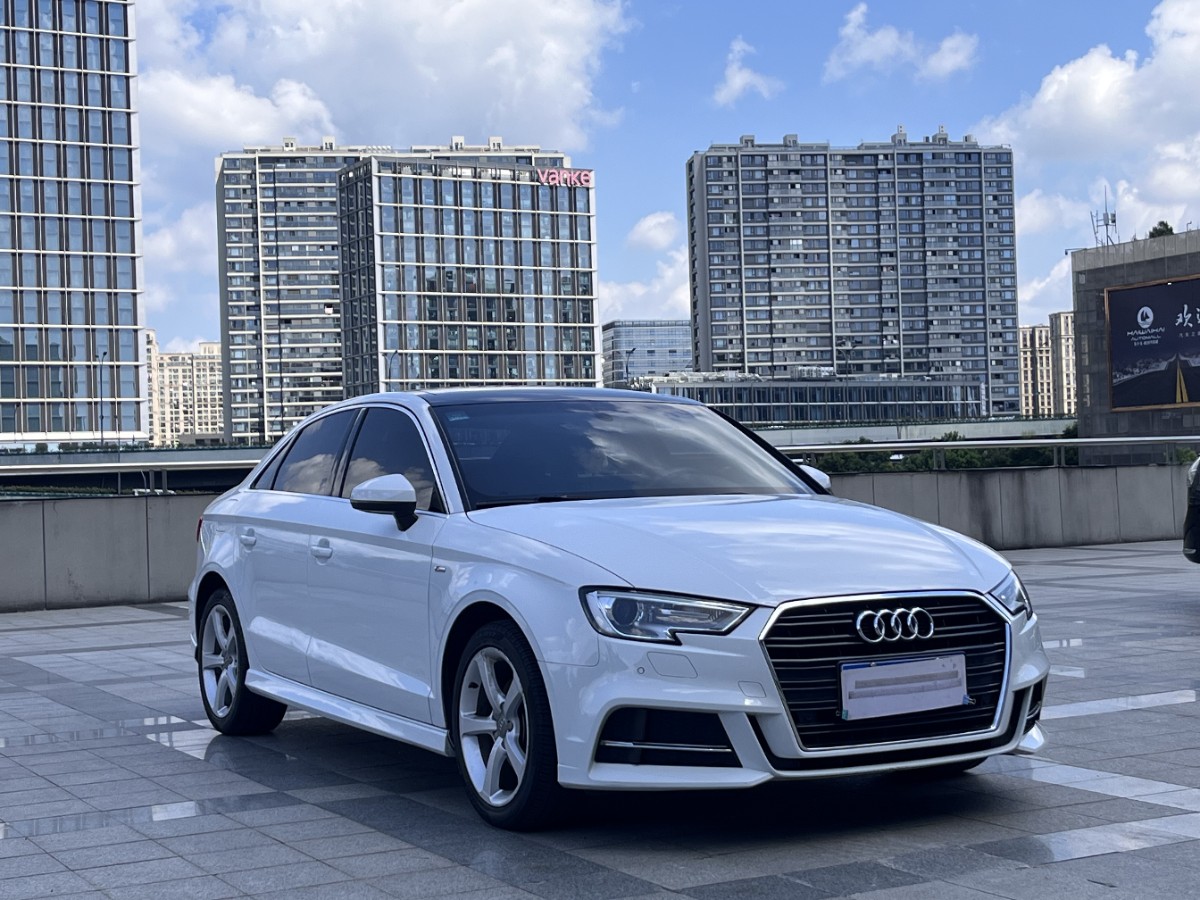 Audi A3 2018 car image #3